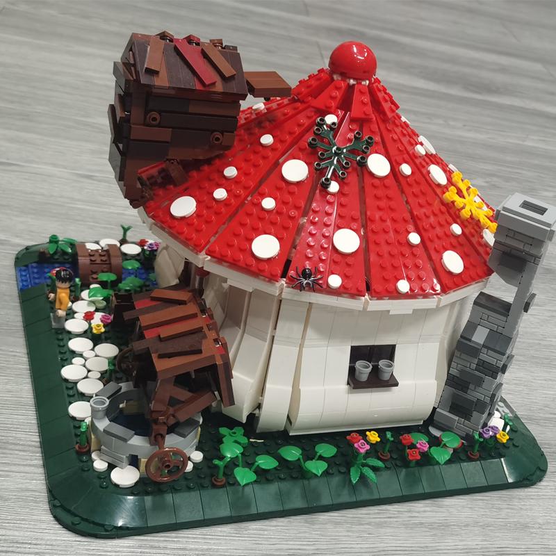 JUHANG 86006 Mushroom House with Lights with 2633 pieces 2 - LEPIN Germany