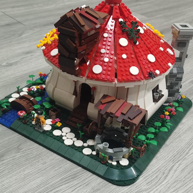 JUHANG 86006 Mushroom House with Lights with 2633 pieces 3 - LEPIN Germany