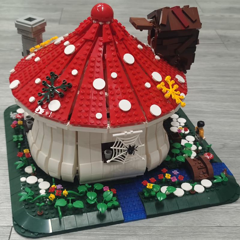 JUHANG 86006 Mushroom House with Lights with 2633 pieces 4 - LEPIN Germany