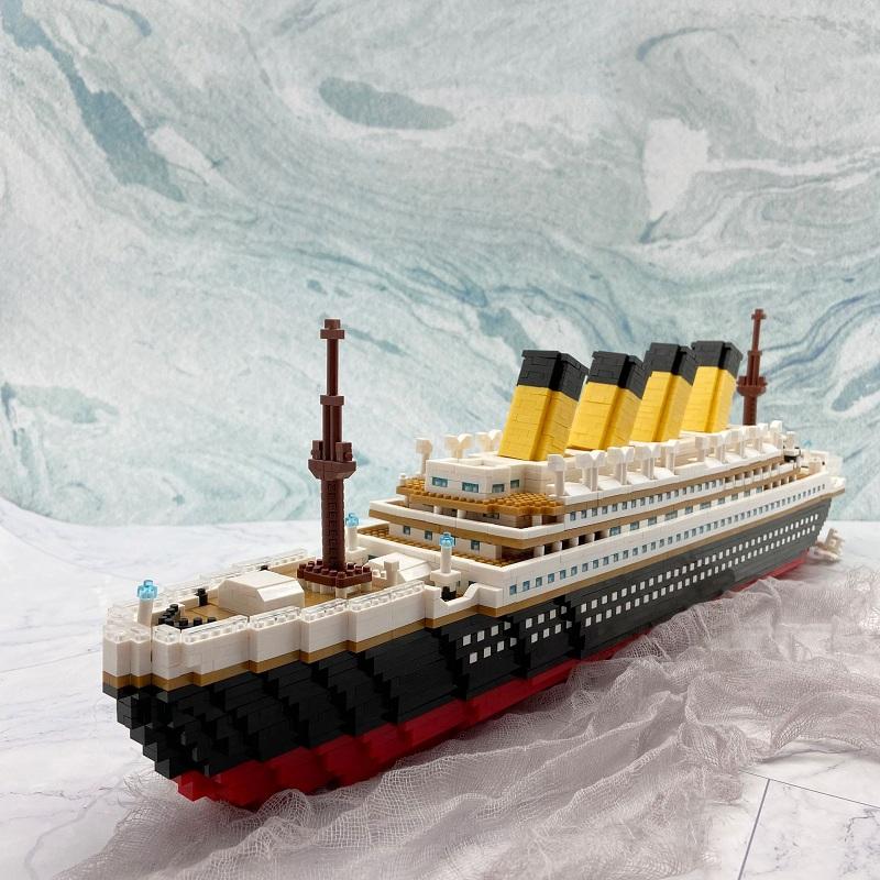 PZX 9913 Titanic with 3800 pieces 1 - LEPIN Germany